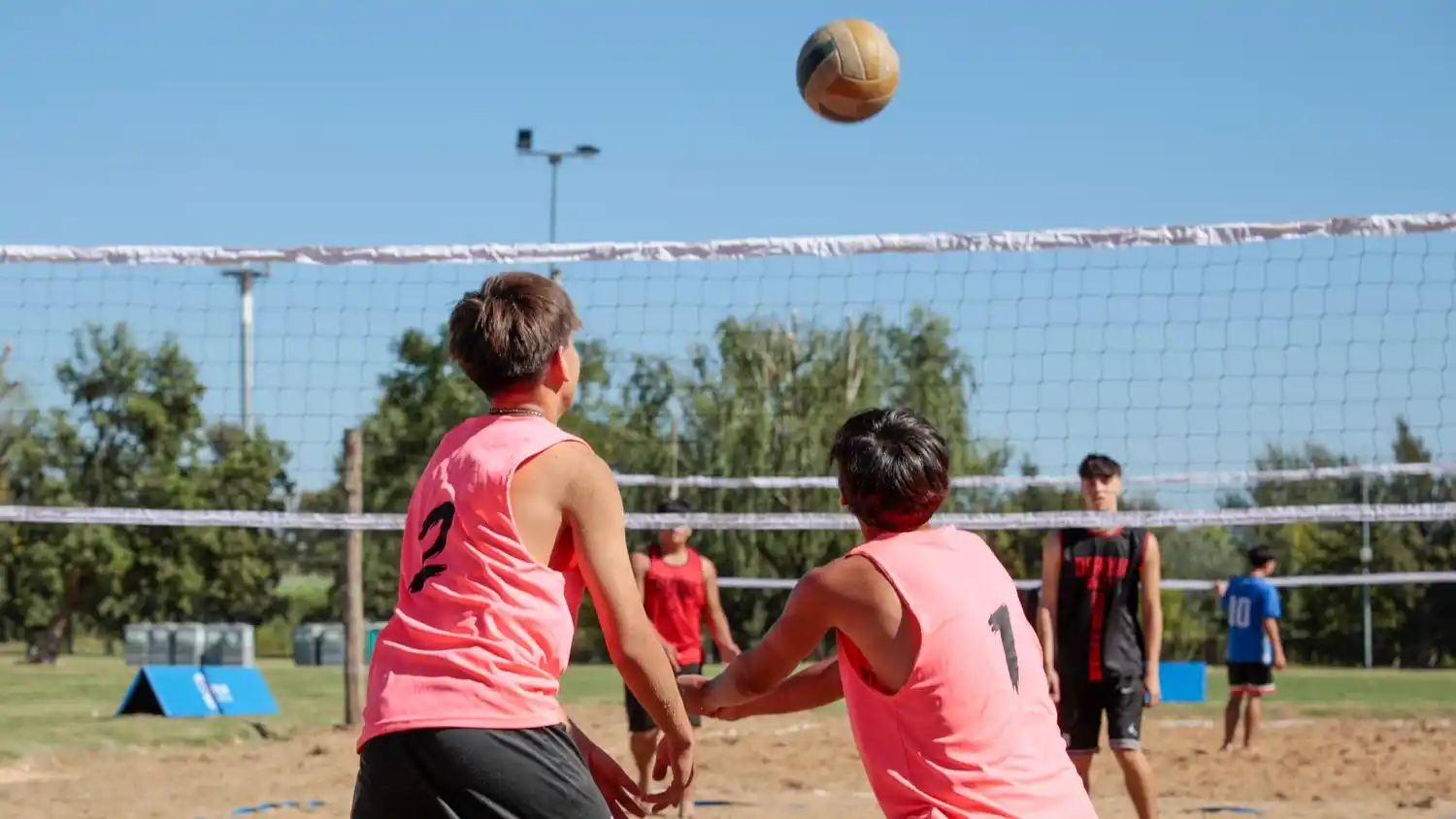 Los jugadores disputaron los partidos en en el Polideportivo comunal.
