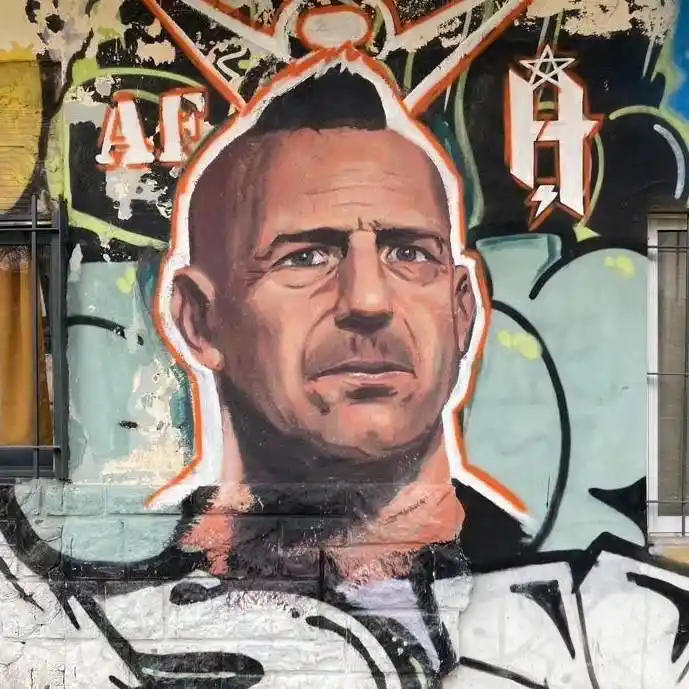 Ricardo Iorio, inmortalizado en Almirante Brown: Dos murales y el recuerdo de una frase del músico fallecido