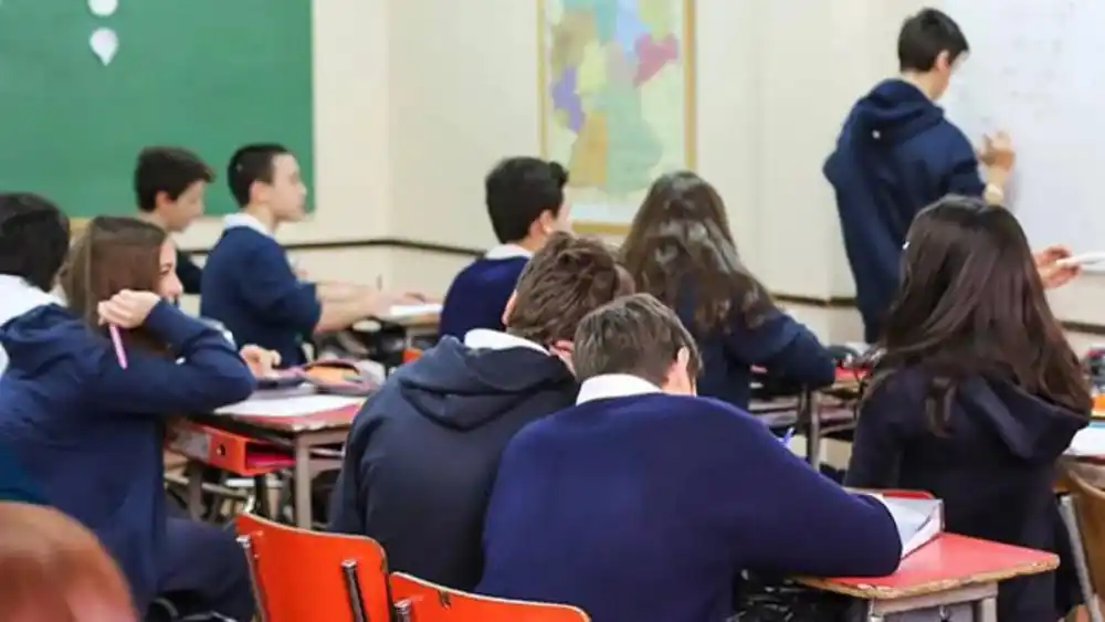 Advierten que cada vez más estudiantes se llevan materias para rendir en diciembre