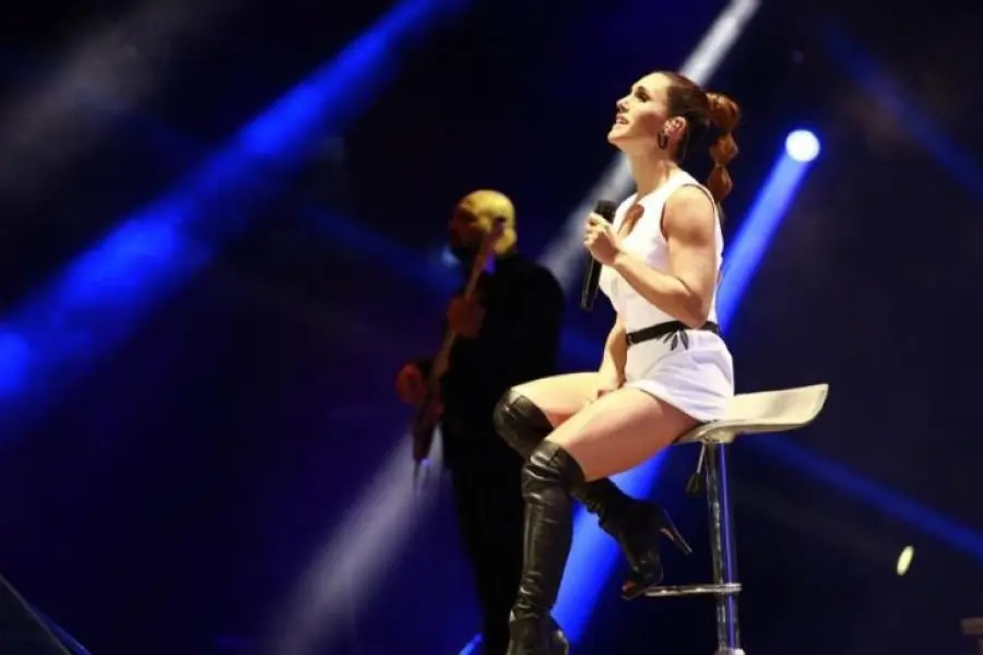 Soledad Pastorutti desató furiosas críticas por su vestuario en Cosquín: "Parece Tini Stoessel"