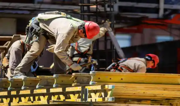 El empleo privado se redujo en julio y la tasa de despidos alcanzó el valor más alto para el mes desde 2016