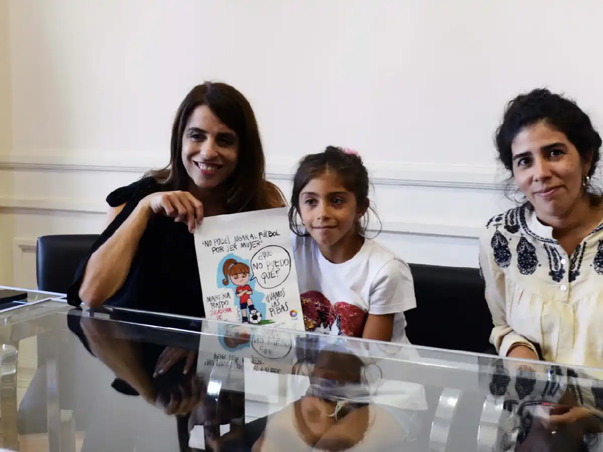 Donda recibió a Martina, la niña de futbolista de Morteros que no dejan jugar en la Liga Regional