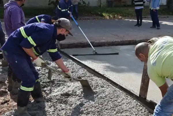 Javier Gastón: “numerosos barrios de la ciudad tendrán accesos más seguros y mejor transitabilidad”