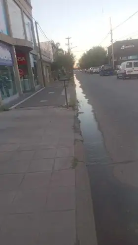 Agua potable varias cuadras