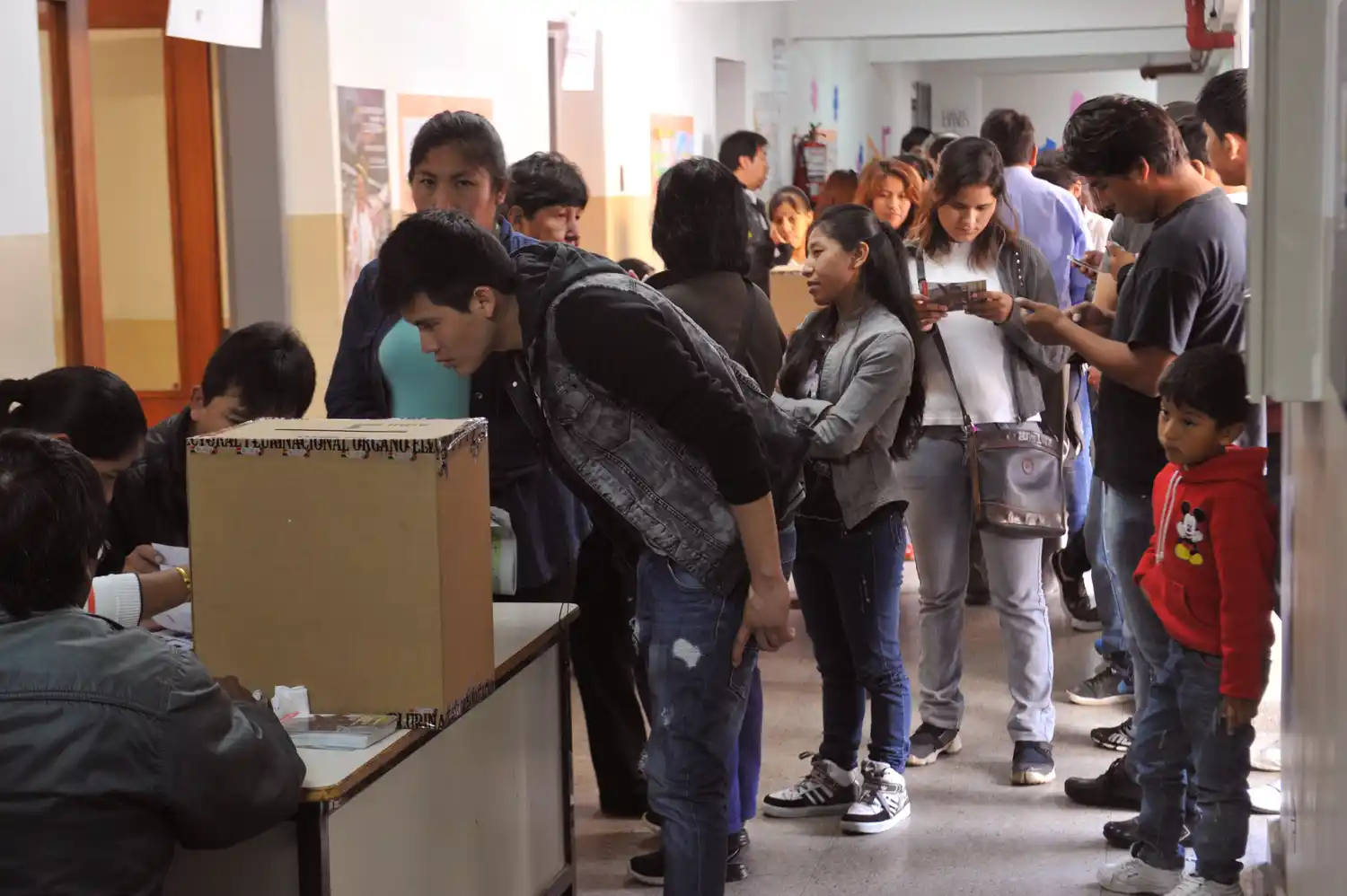 Elecciones en Bolivia: Miles de ciudadanos votaron en la Provincia