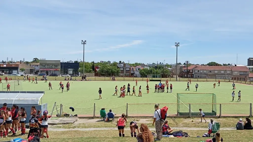 Concurrida actividad. Tuvo el hockey en el Polideportivo Municipal