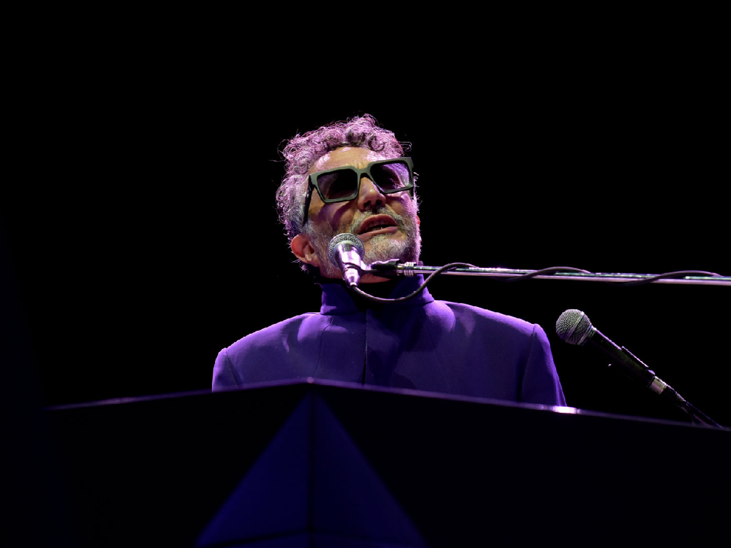 Fito Páez volvió a Vélez con un recuerdo a los héroes de Malvinas y Fabiana Cantilo y Nathy Peluso de invitadas