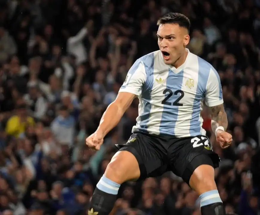 Lautaro Martinez y su gol número 32 en la selección.