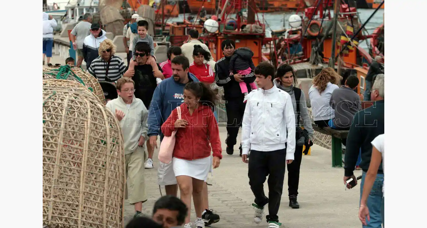 Destacan que los vuelos y trenes estuvieron "colmados" este fin de semana