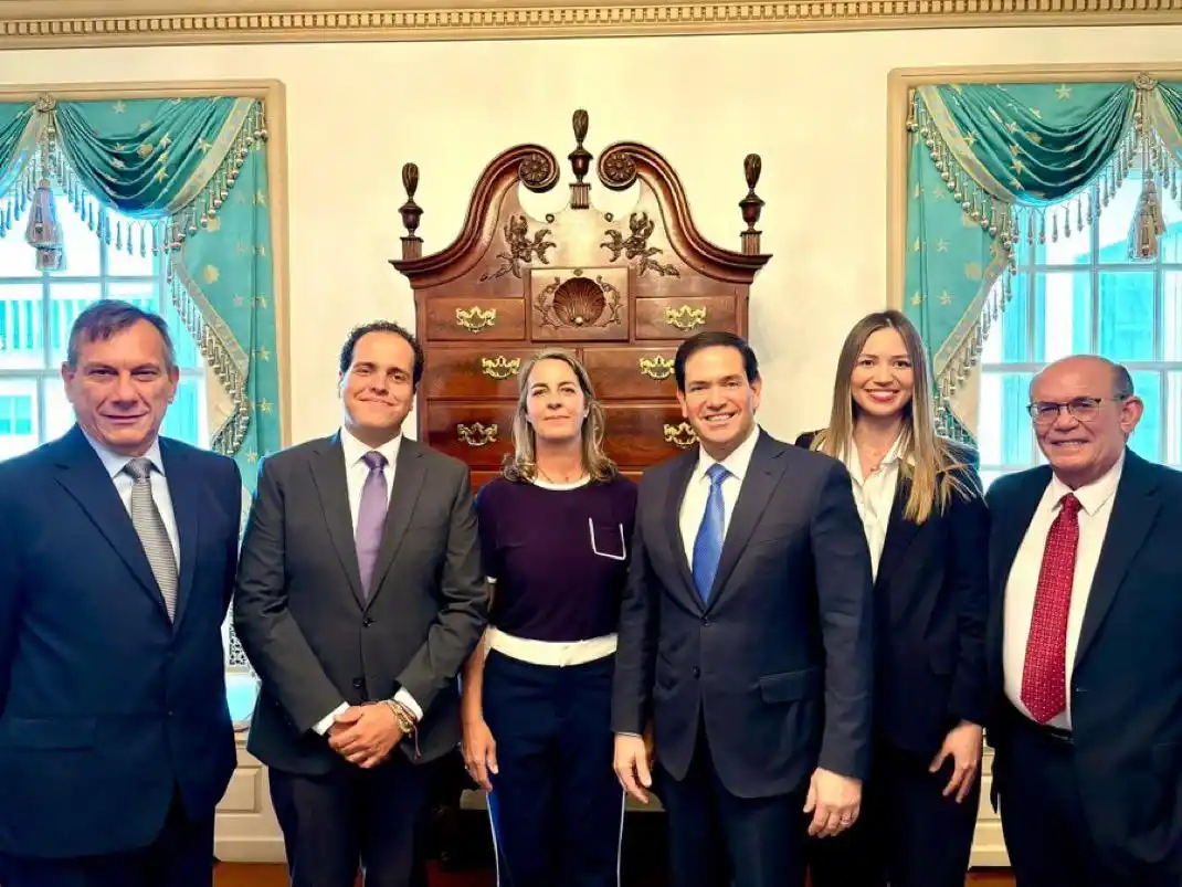 Marco Rubio se reunió con exrefugiados en la embajada de Argentina en Caracas