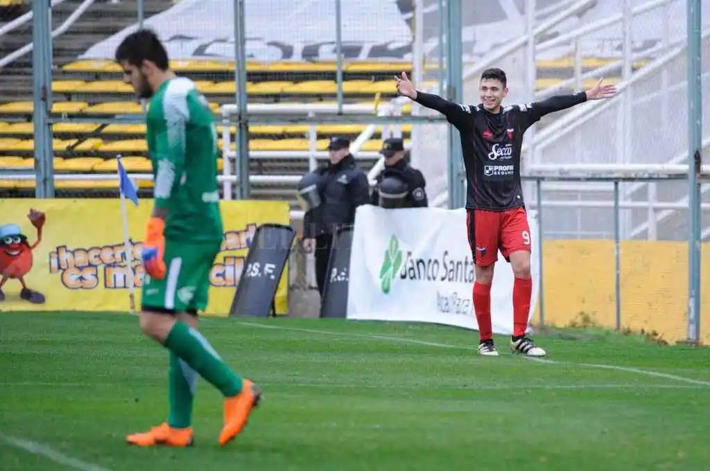 Colón: el plantel viajó a Buenos Aires y de ahí a Brasil