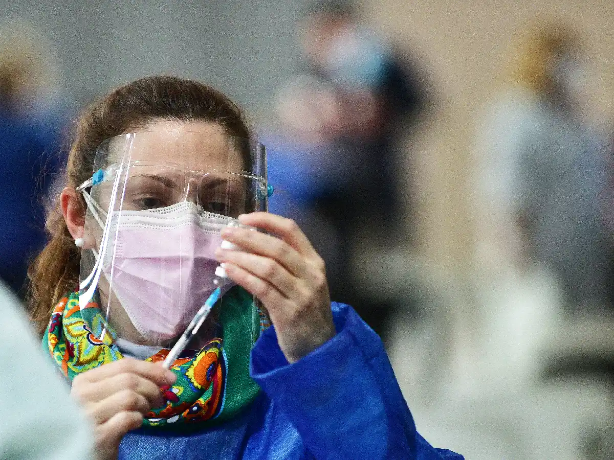 Covid: el sábado habrá  un operativo de vacunación de refuerzo en la Asistencia 