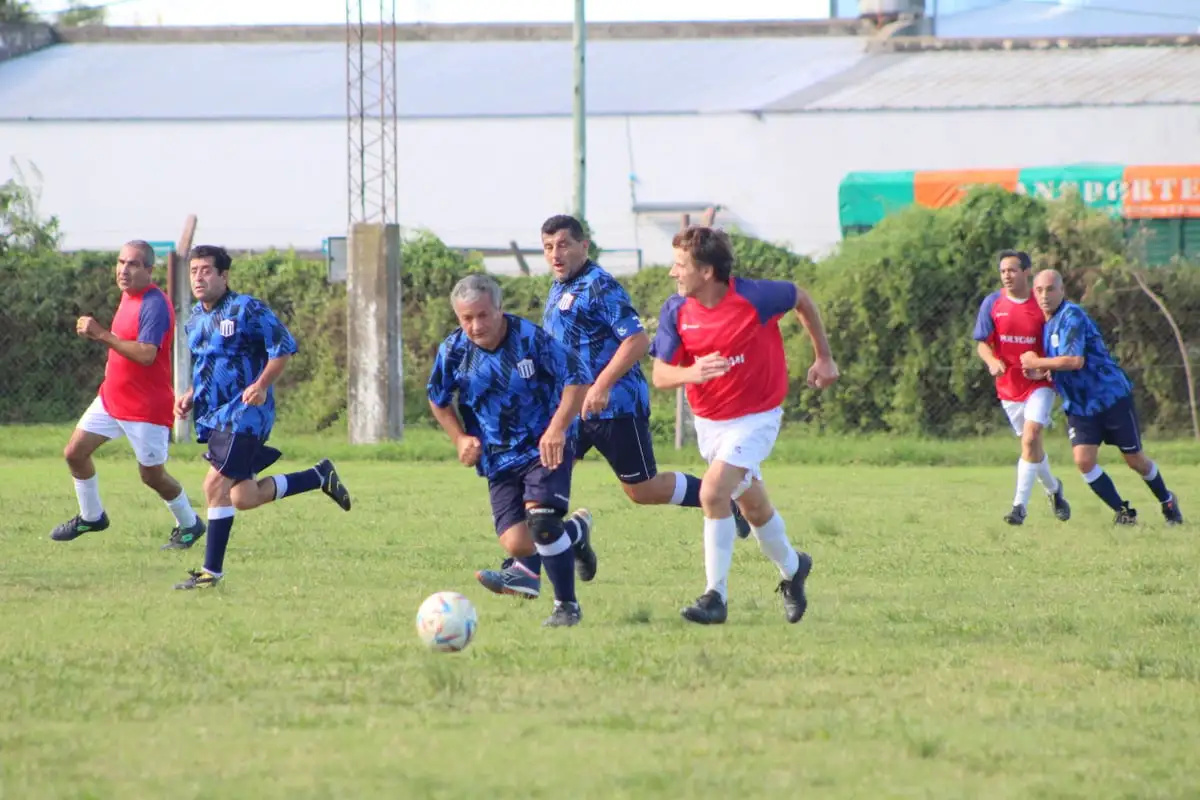 Con singular éxito se viene disputando el torneo "Apertura" organizado y fiscalizado por la Liga de Fútbol de Veteranos de Gualeguay.