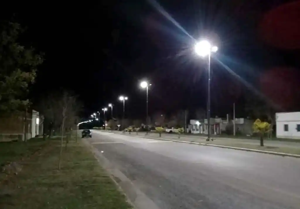 Se completó la renovación del  alumbrado  público de la avenida Felipe Burón