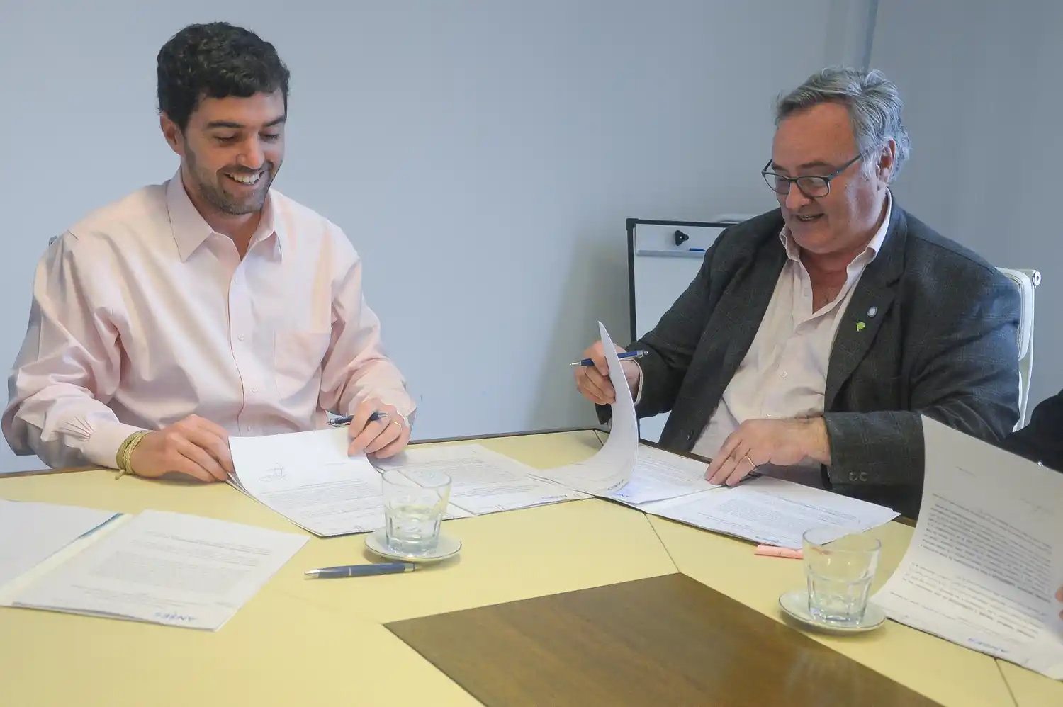 La Provincia firmó un convenio con Anses para garantizar el acceso a la AUH a 400 mil chicos
