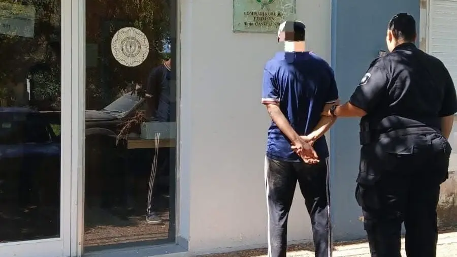 Aprehendieron a un joven en la región por un robo en el Centro Cultural