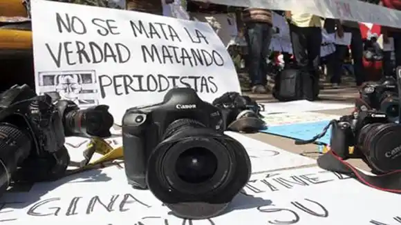 Perseguidos y criminalizados: persisten ataques contra periodistas y políticos en Venezuela