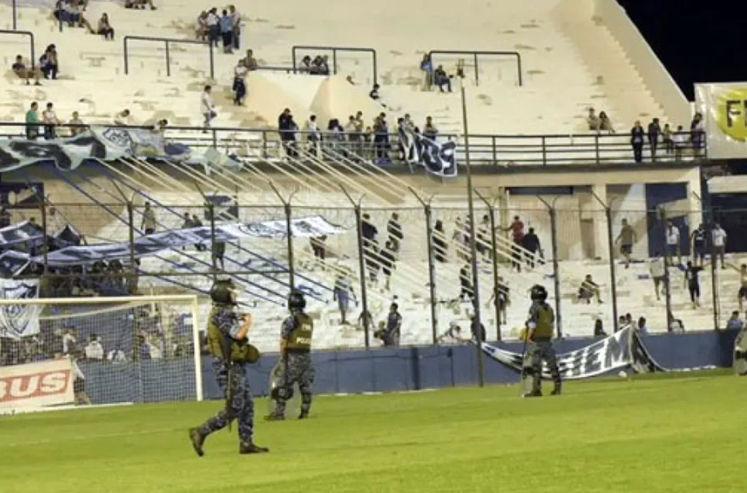Escándalo en el ascenso: Suspendieron Quilmes y Gimnasia de Mendoza tras una agresión al arquero visitante