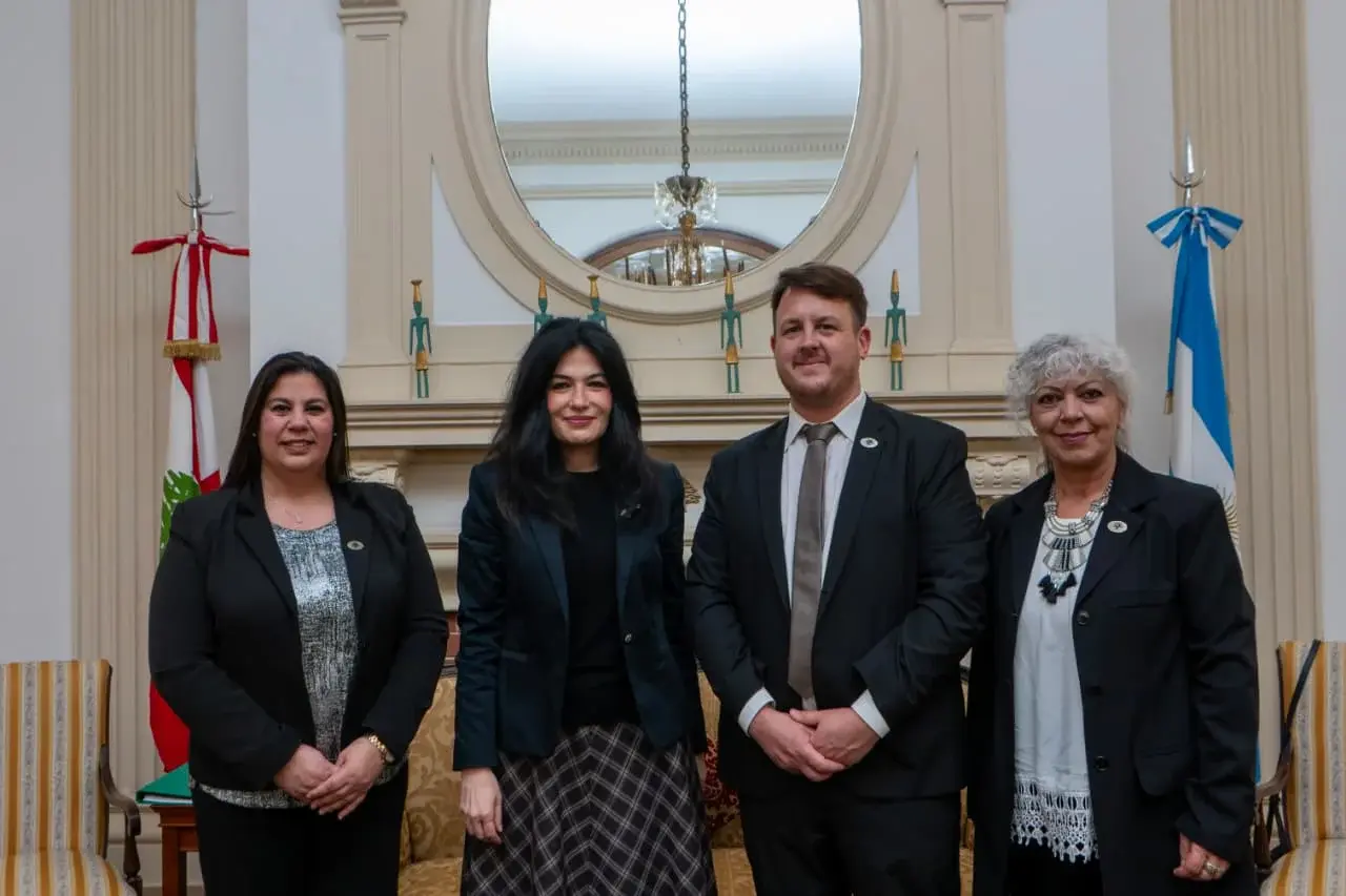 Yanina Yitani, Ignacio Hid y Virginia Feres junto a la embajadora de Líbano en Argentina, Sonia Abou- Azar