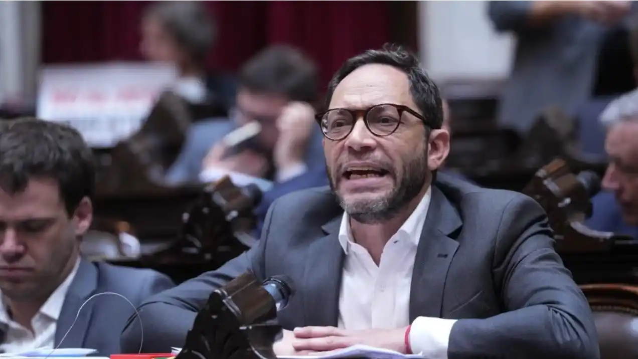 Maximiliano Ferraro (cc-ari) planteó la moción para que Javier y Karina Milei comparezcan a la Cámara baja a rendir cuentas.