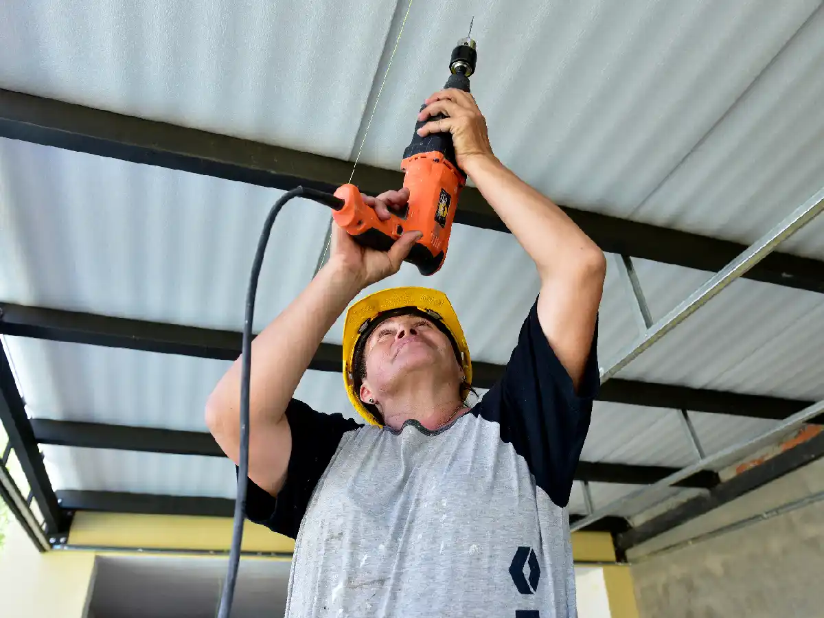 India, la chica diez: realizó un curso de durlock y su “profe” la empleó