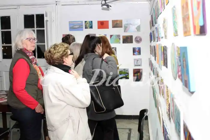 Biblioteca de autores locales