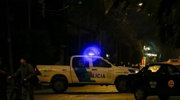 Tragedia: un motociclista murió degollado por un cable colgado en plena calle en Mar del Plata