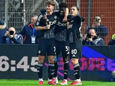Nico Paz dio la asistencia del triunfo para el Como