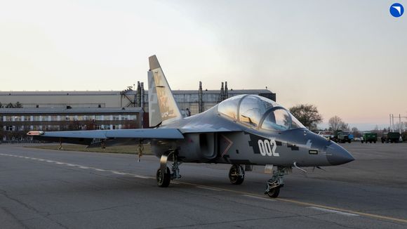 UAC finaliza el montaje del segundo prototipo del Yak-130M y avanza la campaña de ensayos y la fabricación del tercero