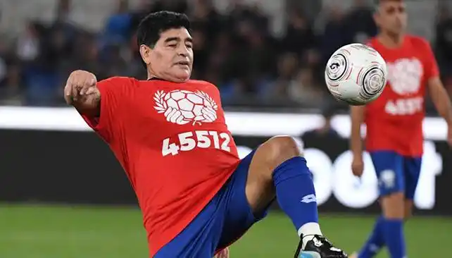 Maradona: “Messi no es más que Cristiano y viceversa”