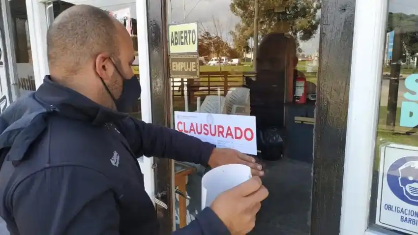 Clausuran parrilla en el barrio Villa Primera