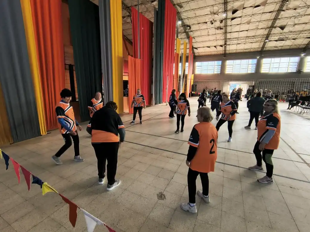 San Vicente promueve el deporte y la integración entre personas mayores - 1