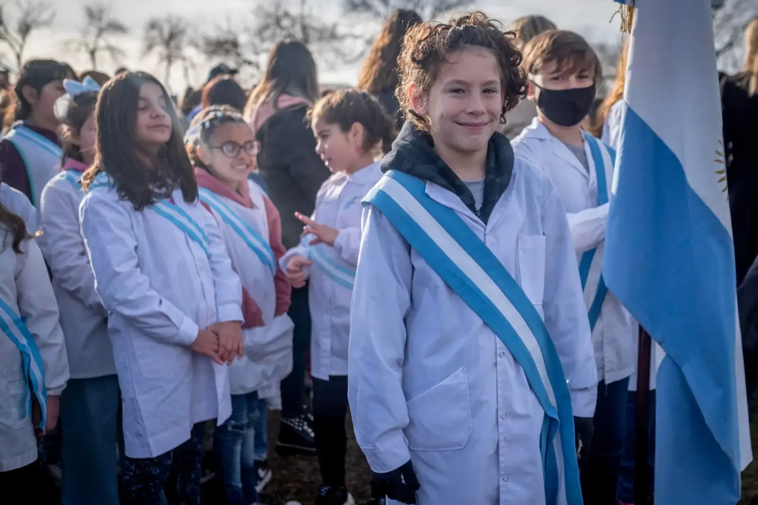 Durante la ceremonia, alumnos de distintos establecimientos educativos serán protagonistas del compromiso con la bandera nacional.