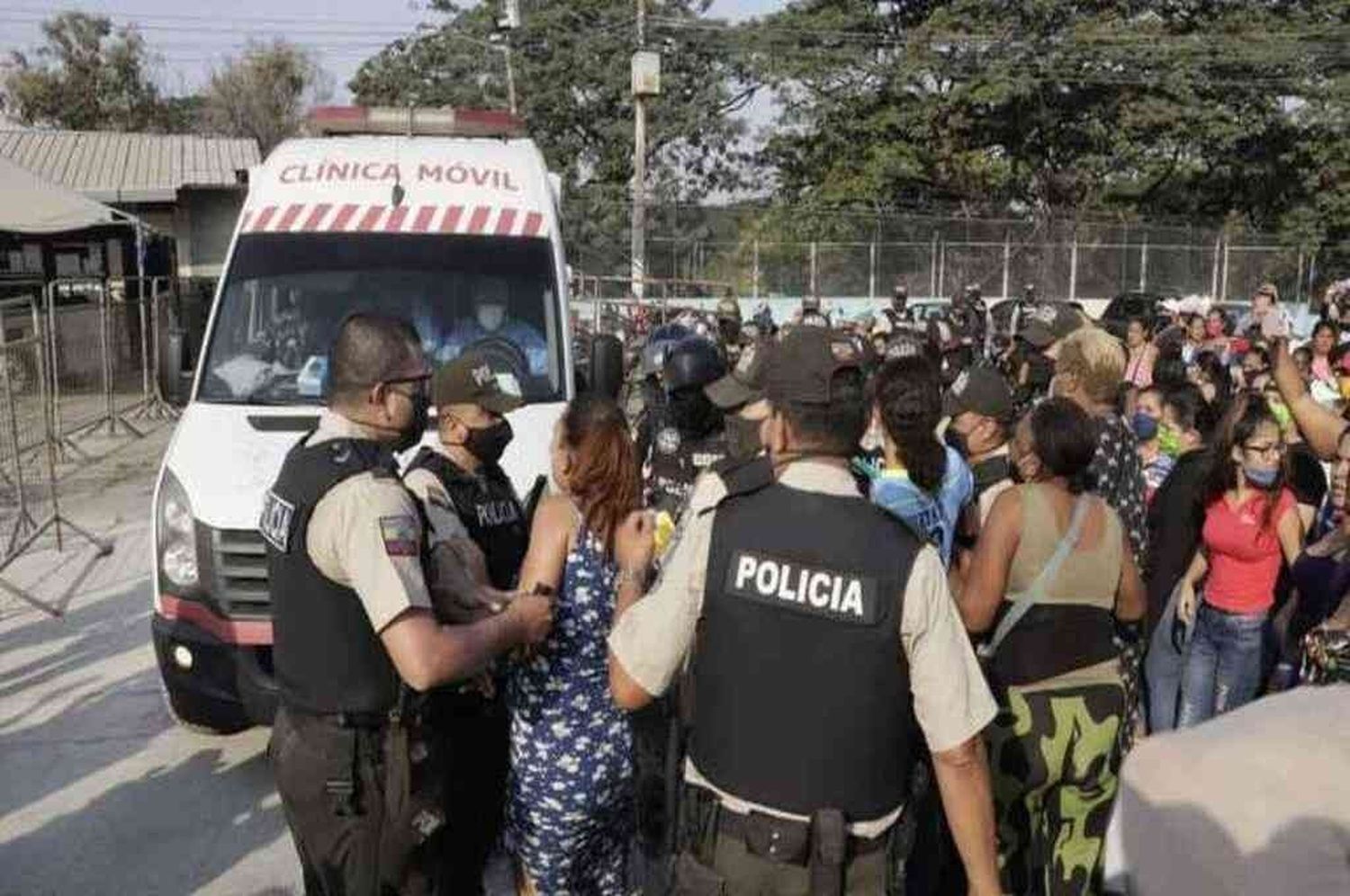 Nueve presos mueren en motín en cárcel de Ecuador