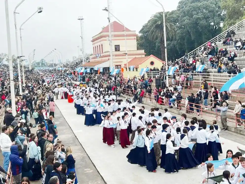 Tensión en el acto patrio de Gualeguaychú: el reclamo gremial se metió en la celebración del 25 de Mayo