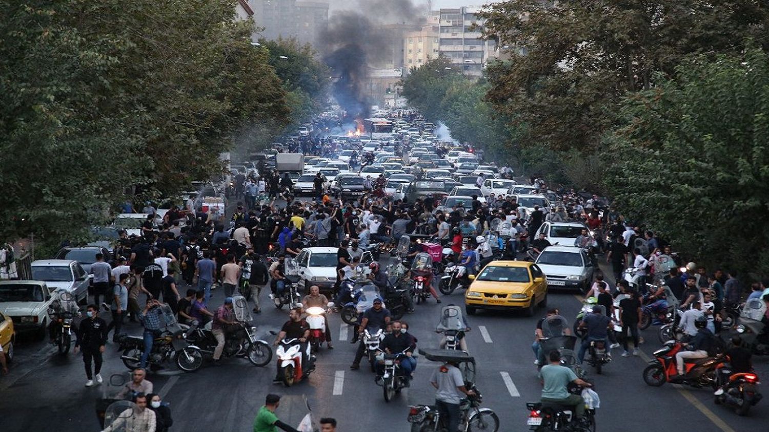 ¡PROTESTAS POR MASHA AMINI! IRÁN sentencia a muerte a un segundo manifestante