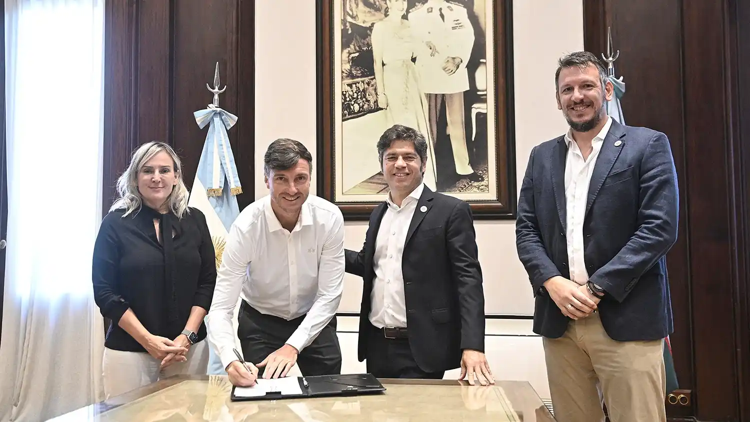 Kicillof y Cuattromo firmaron convenios con municipios para la compra de equipamiento