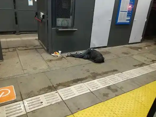 El drama de Marquitos, el nene de 10 años que "duerme como un perro" en la estación de Olivos