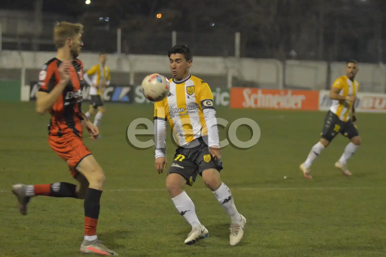Santamarina buscará esta noche ante Chacarita el esperado triunfo en casa
