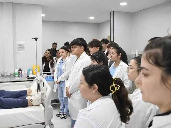 Estudiantes de la UPLaB visitaron
el hospital de Laguna Blanca