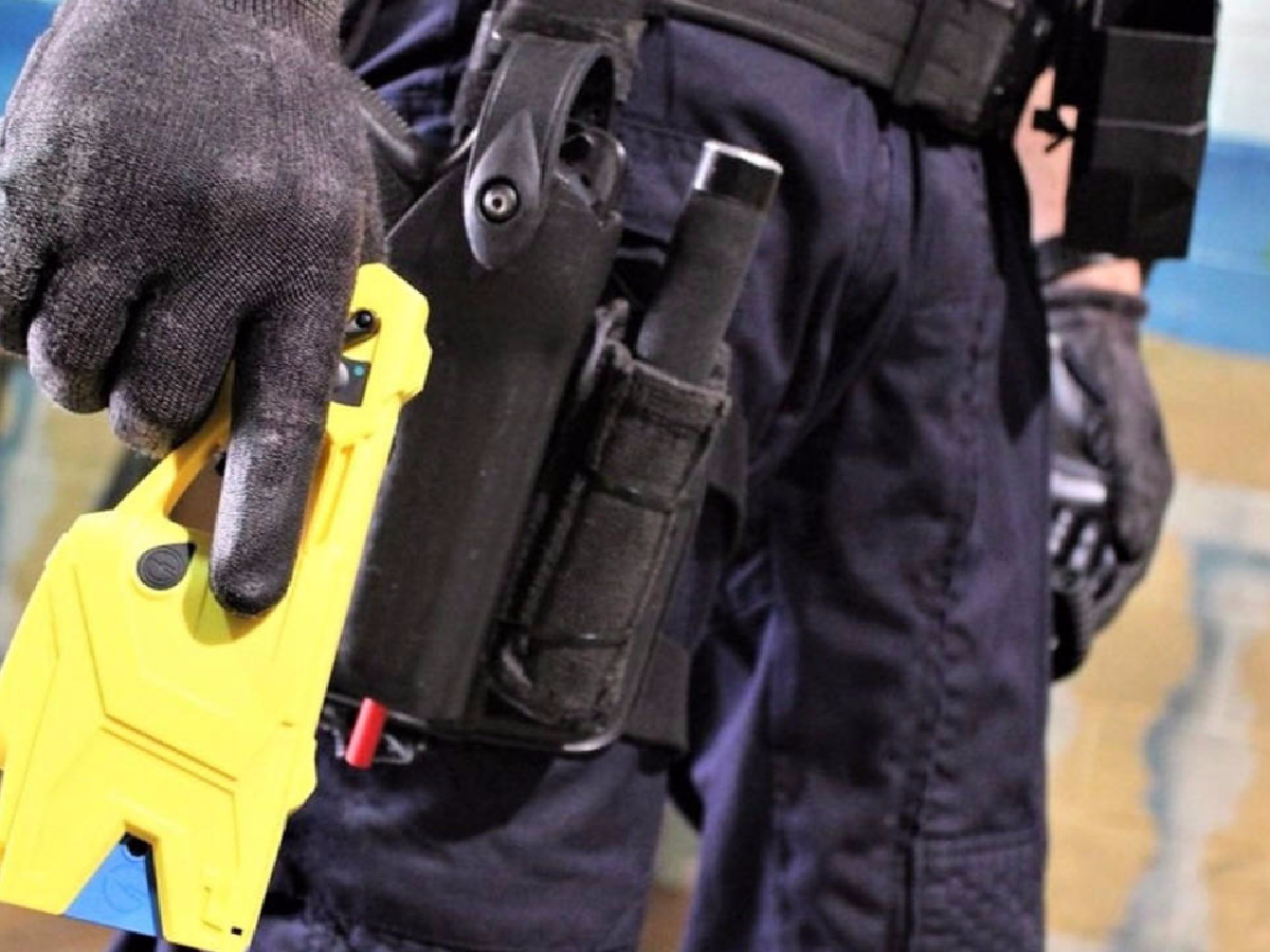 El gobierno autorizó la compra de pistolas Táser