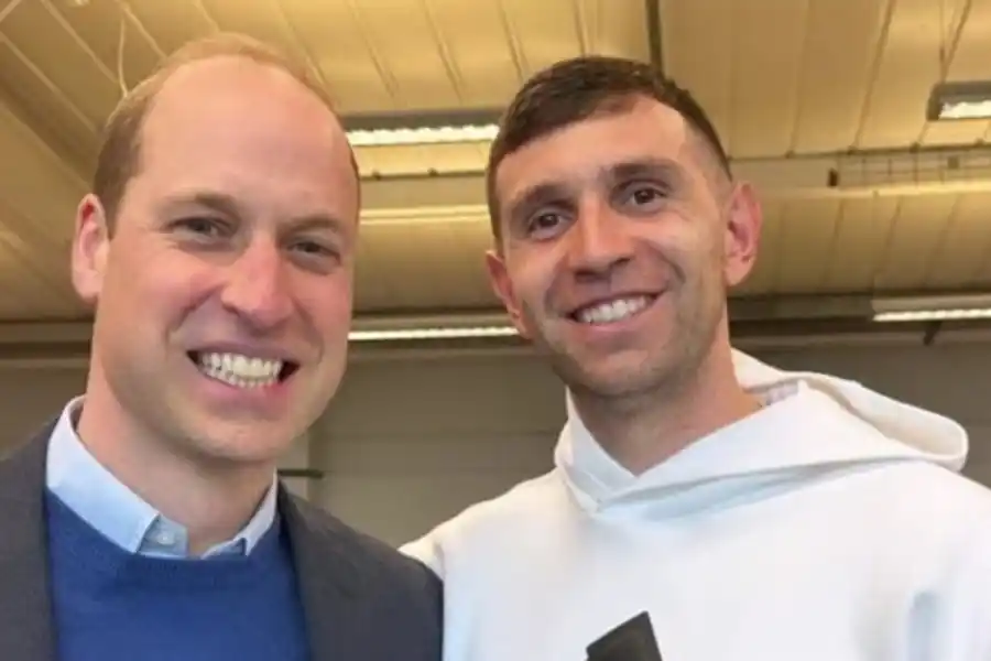 El Príncipe William se sacó una foto con "Dibu" Martínez