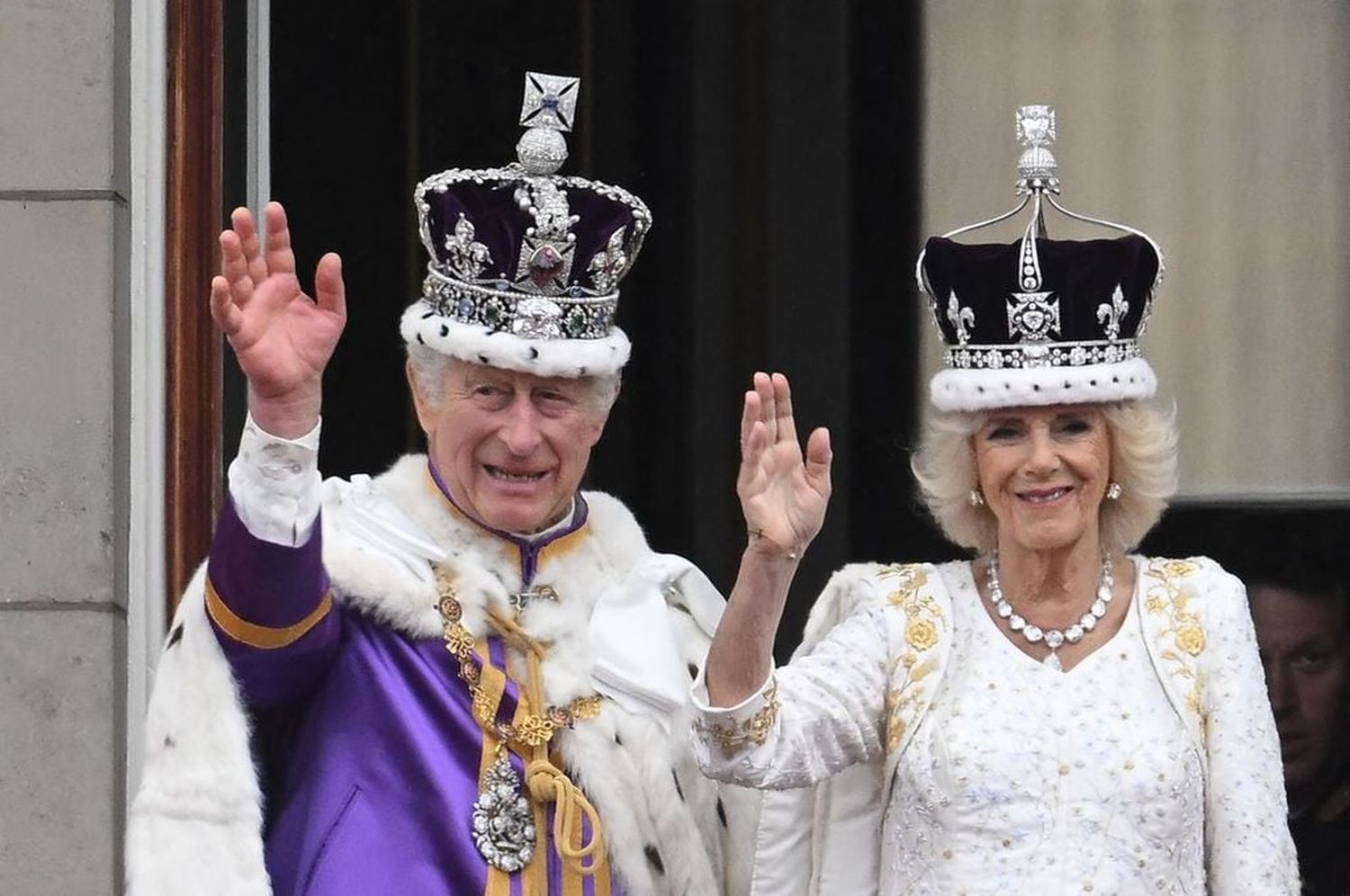 Desde entonces, Carlos se ha sometido a un tratamiento para el agrandamiento de la próstata, antes de que el Palacio de Buckingham anunciara el lunes que las pruebas posteriores realizadas al monarca habían revelado que padecía una forma de cáncer.