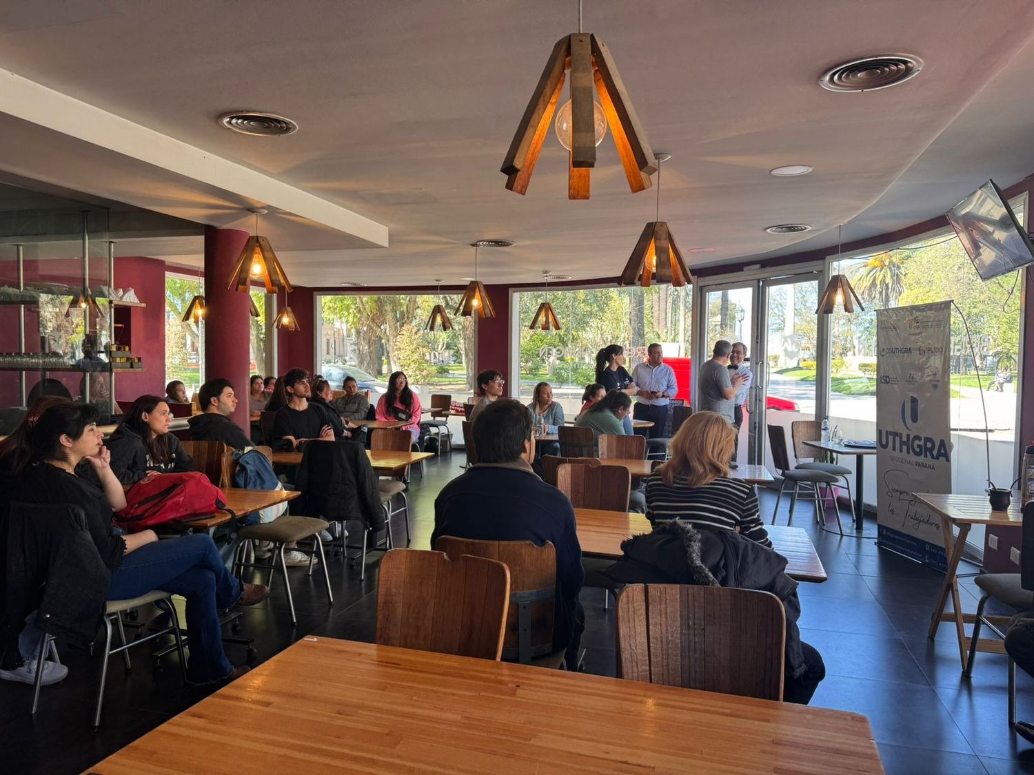 La capacitación contó con una nutrida participación.