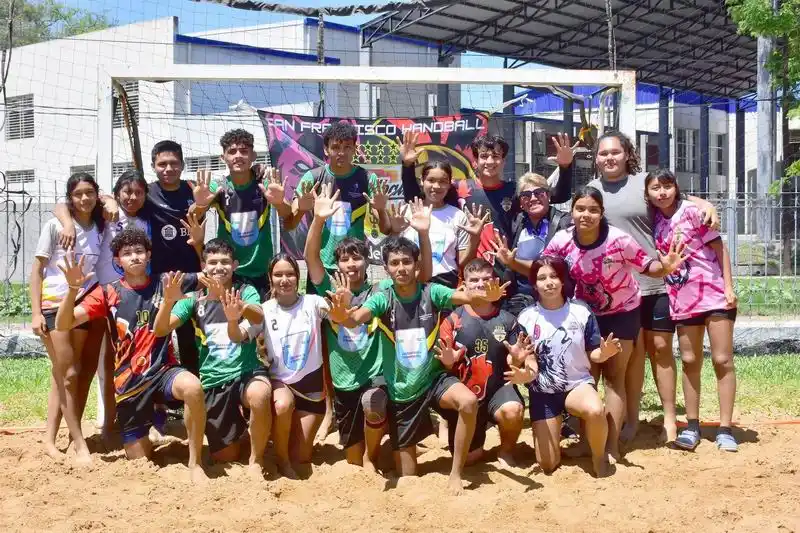 Misión Laishí se apoderó
del hándbol de playa sub 16