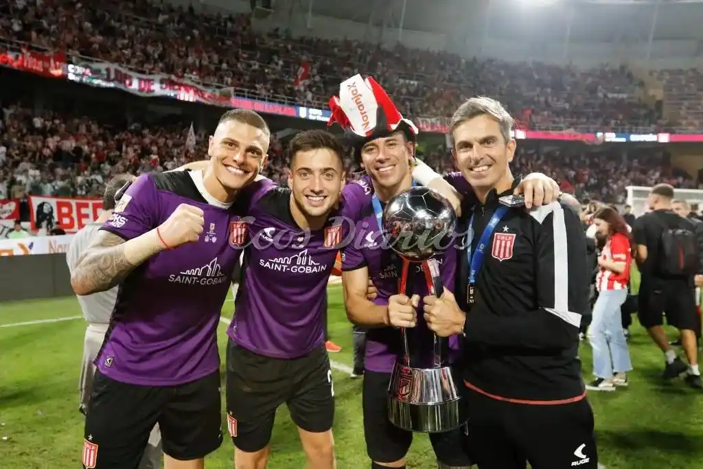 Juan Pablo Zozaya, junto a Fabricio Iacovich, Matías Mansilla y su entrenador de arqueros