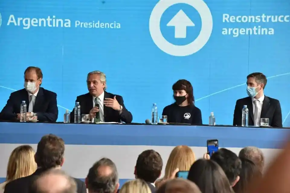 Müller inauguró una escuela en conjunto con Alberto Fernández