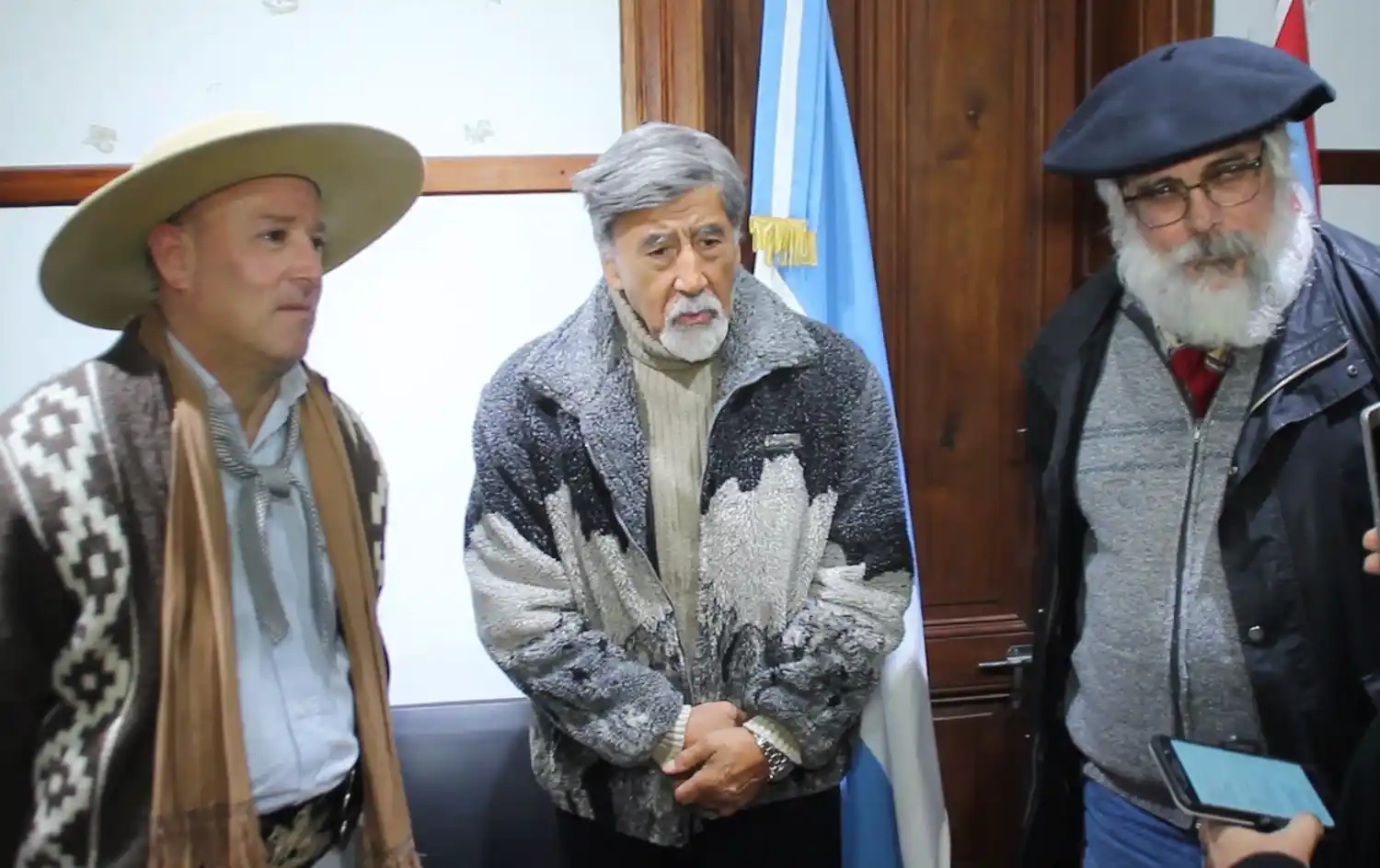 Una noche de guitarra, poesía y canto iluminó la Biblioteca Popular “Estación Puíggari”