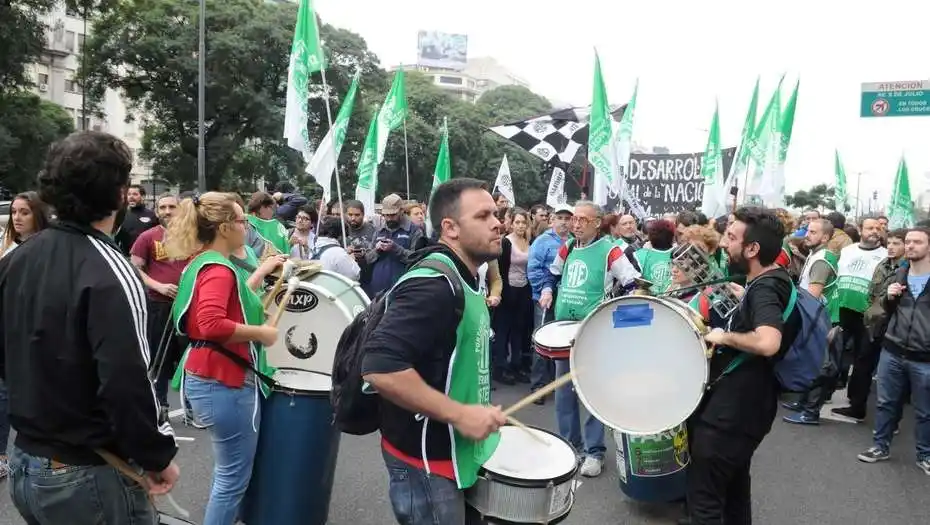 Masivo corte de ATE y CTA en la avenida 9 de julio