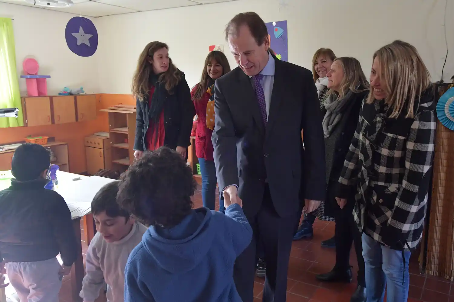 «Las vacaciones terminaron y hoy hay que estar en clases», sentenció el gobernador